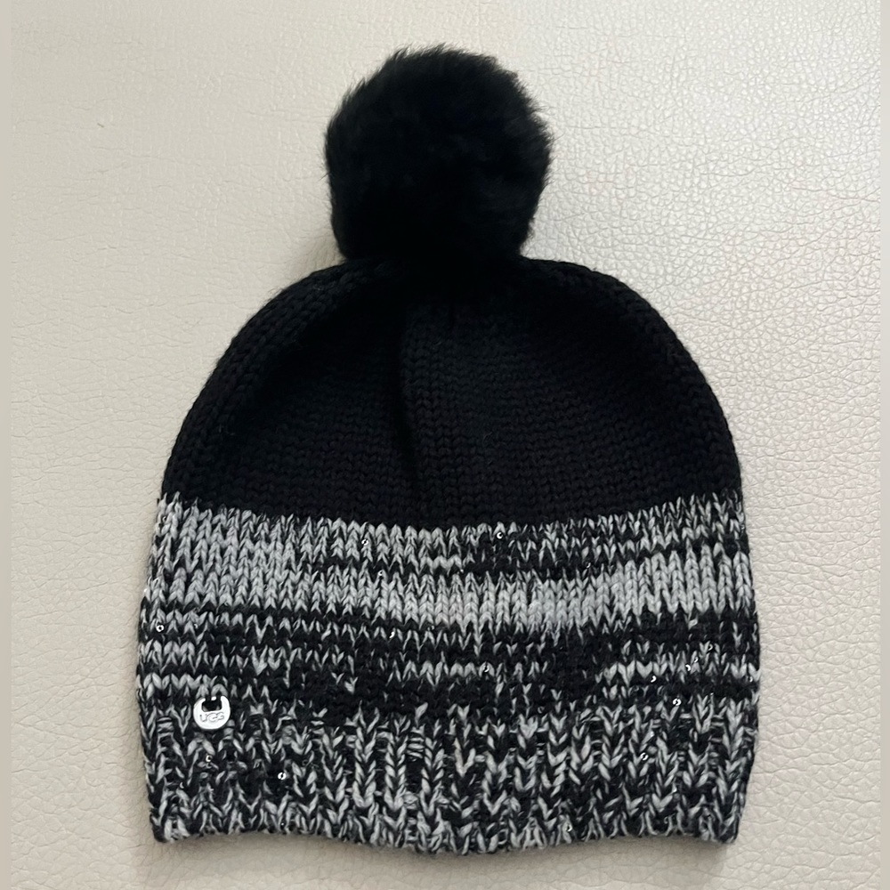 NWOT - Authentic UGG Wool Blended Pom-Pom Beanie